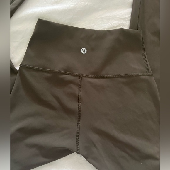Lululemon Wunder Under High-rise 28’ - Picture 2 of 2